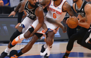 Knicks taraftarları San Antonio’da şampiyonluğu kutladı